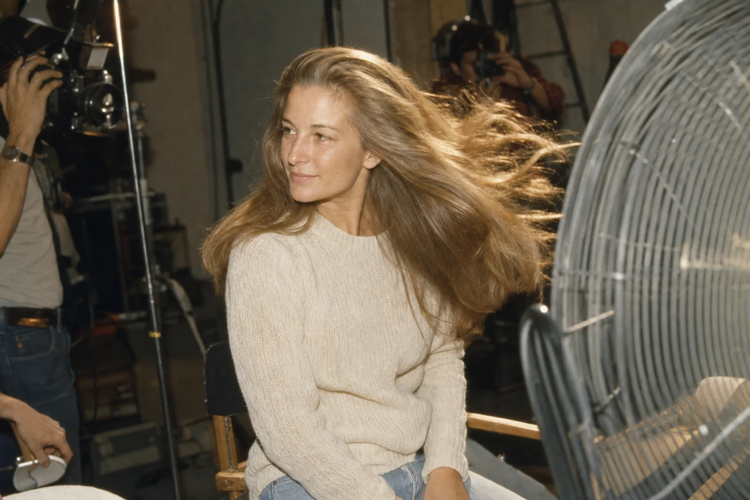 Karin beim Shampoo-Dreh in den 90ern, Windmaschine bläst das Haar zur Seite